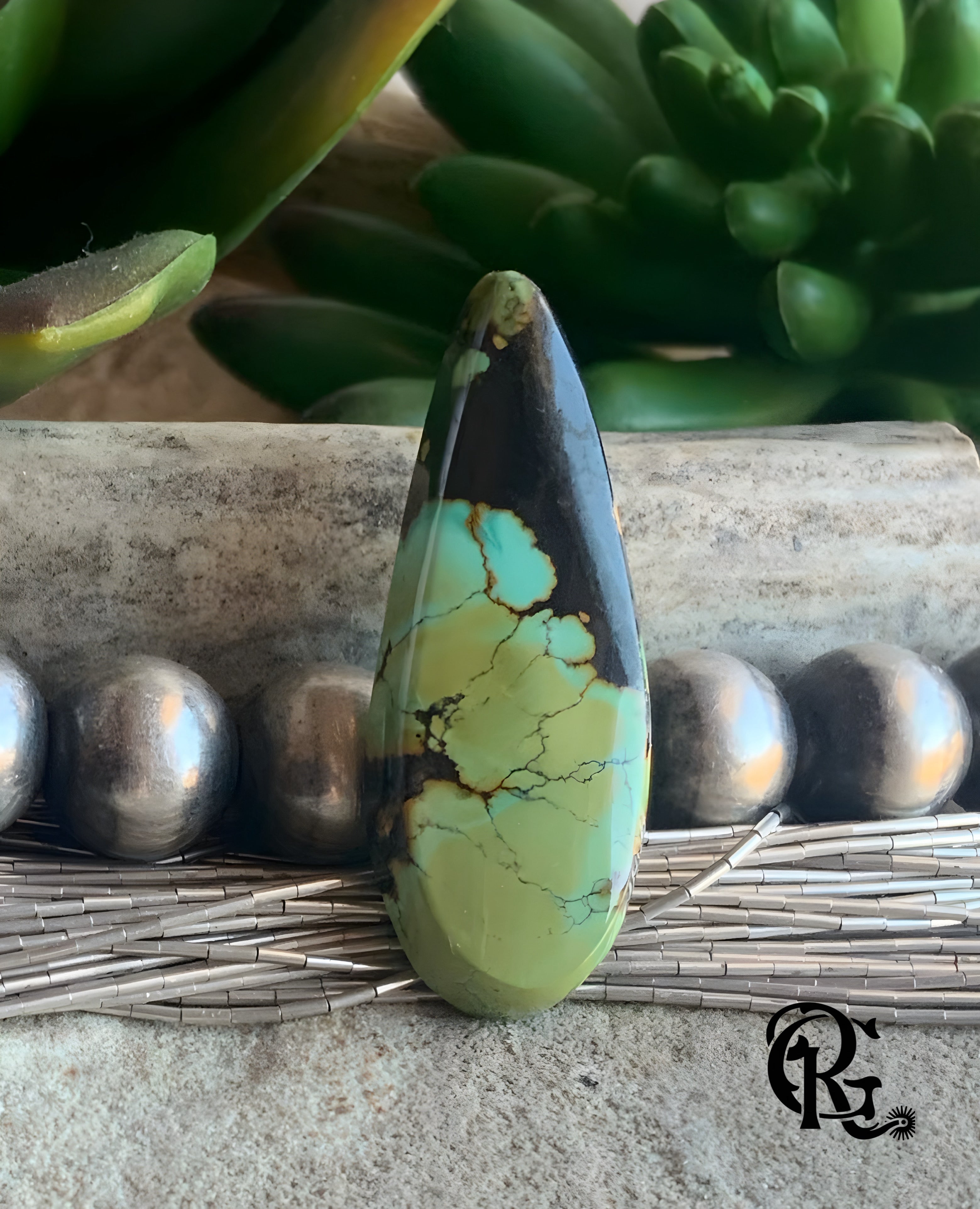 Bao Canyon Elongated Teardrop