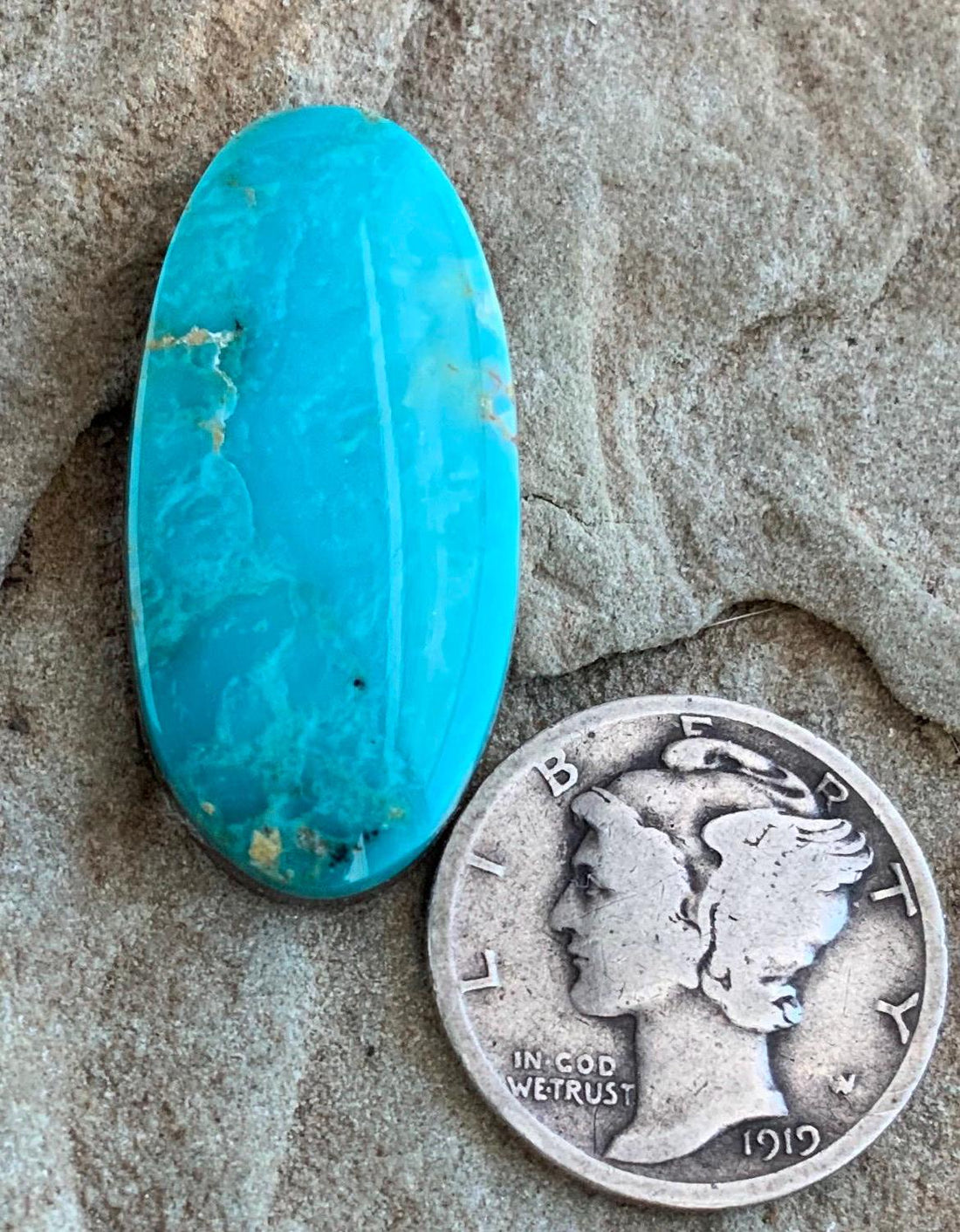 Beautiful Blue Royston Turquoise Oval Cabochon R207