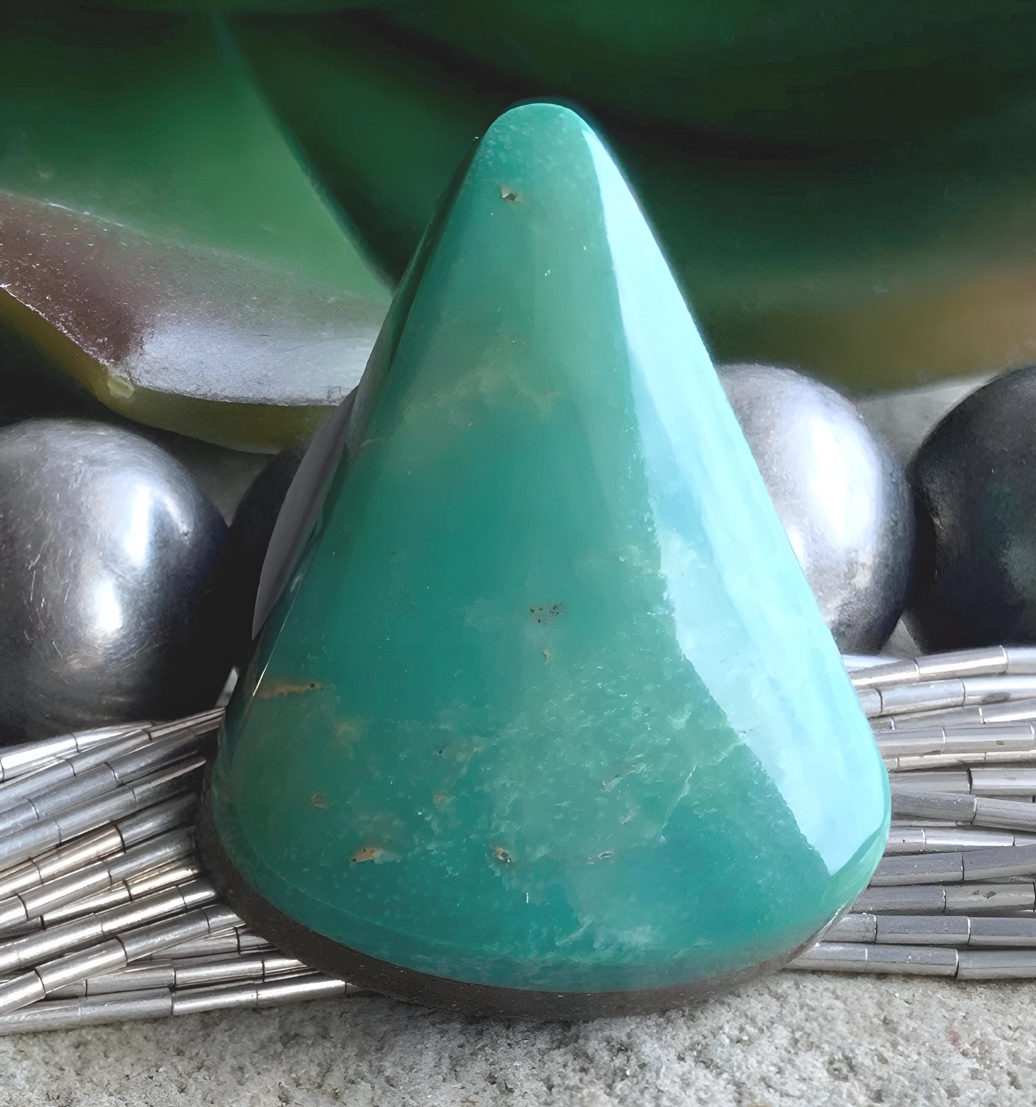 Royston Turquoise Green Triangular Cabochon-Nevada Gemstone R182