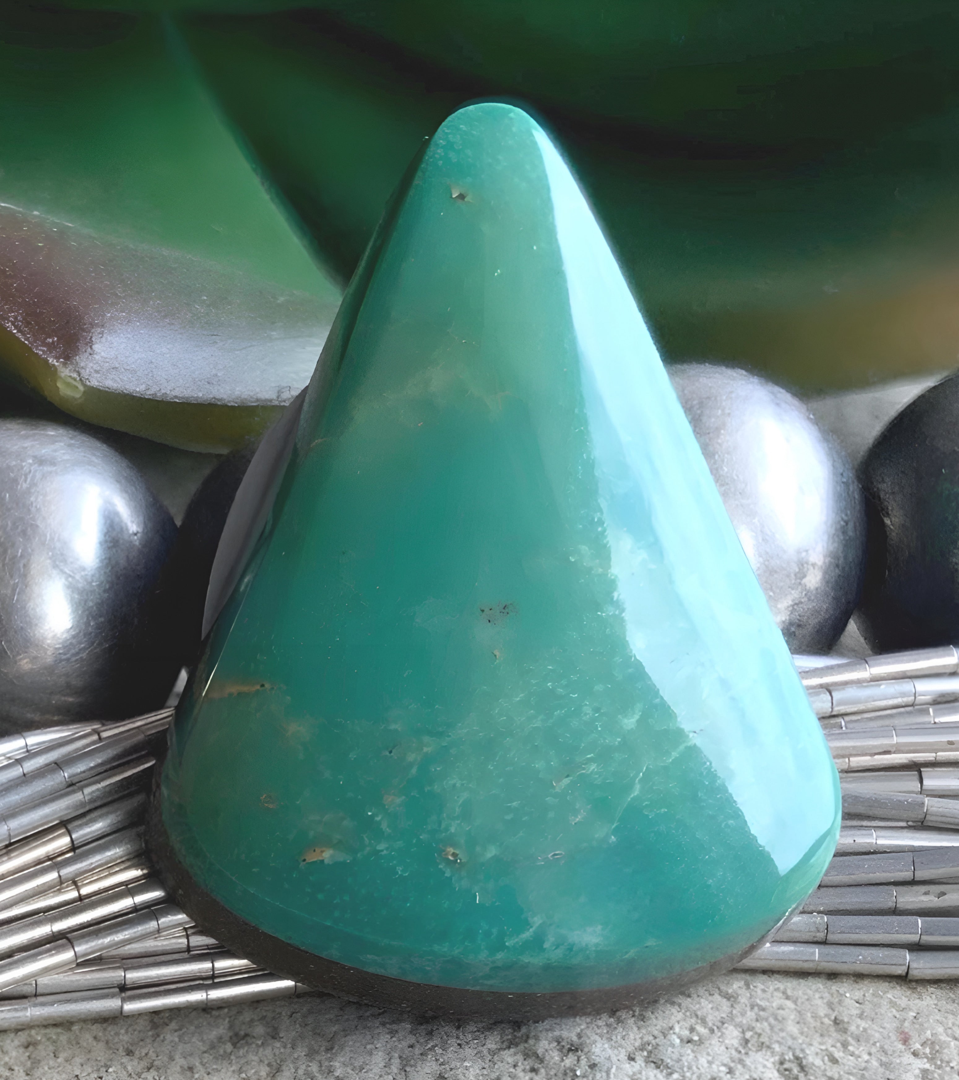 Royston Turquoise Green Triangular Cabochon-Nevada Gemstone R182